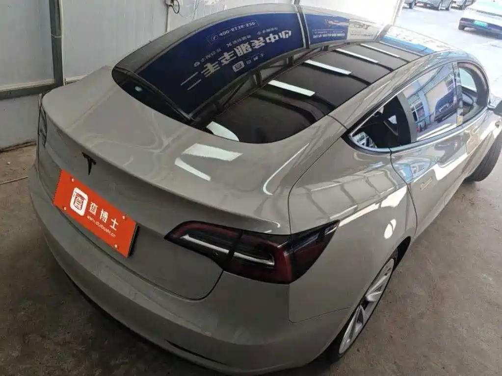 Tesla Model 3 — миниатюра 3