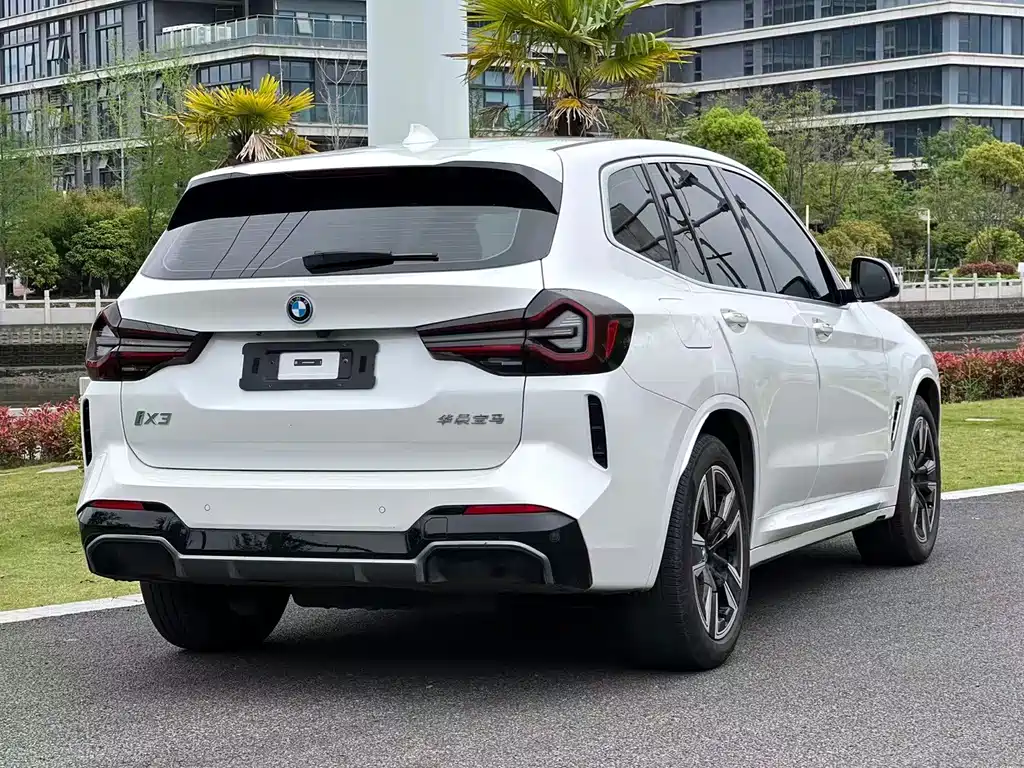 BMW iX3 — миниатюра 9