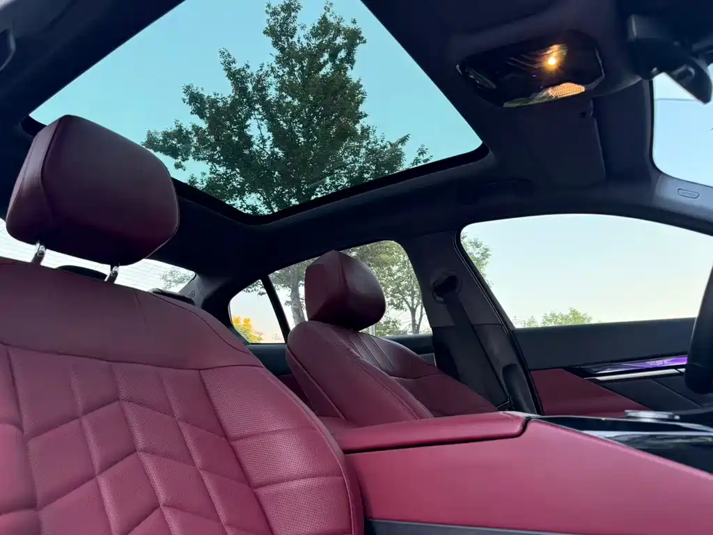 BMW 5 Series — миниатюра 10