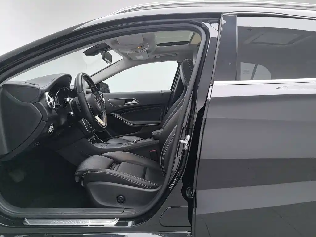 Mercedes-Benz GLA — миниатюра 10