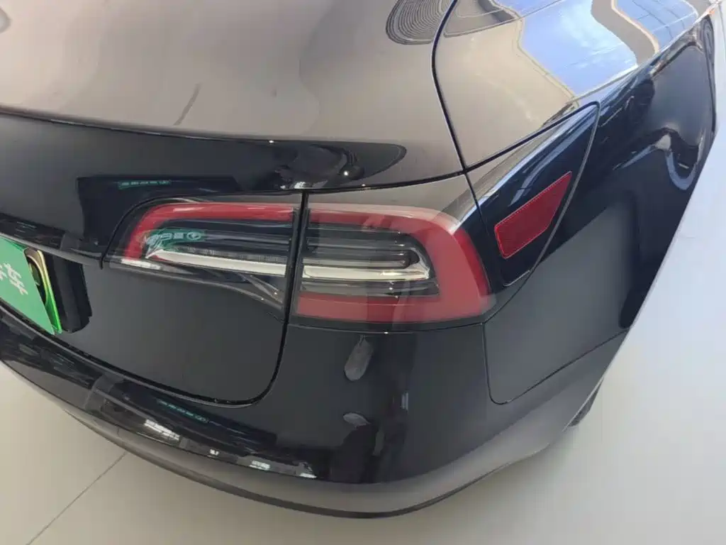 Tesla Model 3 — миниатюра 8