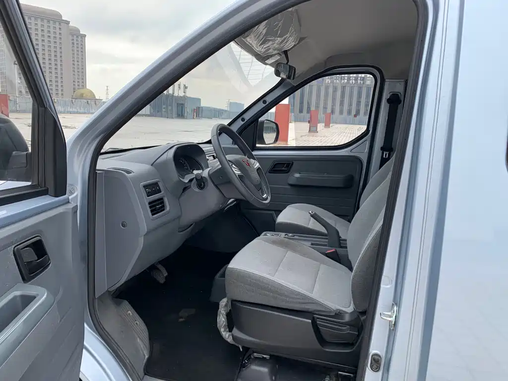Wuling Yangguang — миниатюра 7