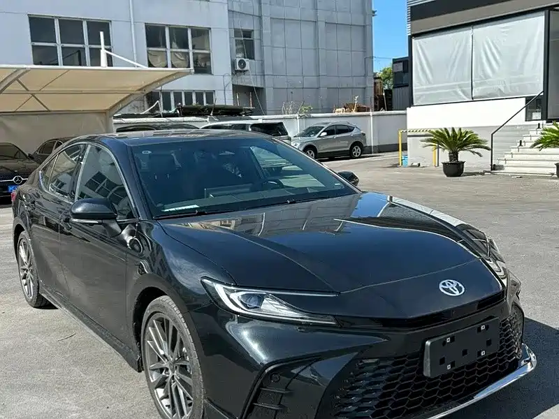 Toyota Camry — миниатюра 2