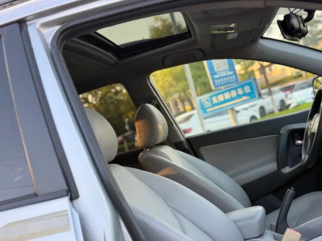 Toyota RAV4 — миниатюра 18