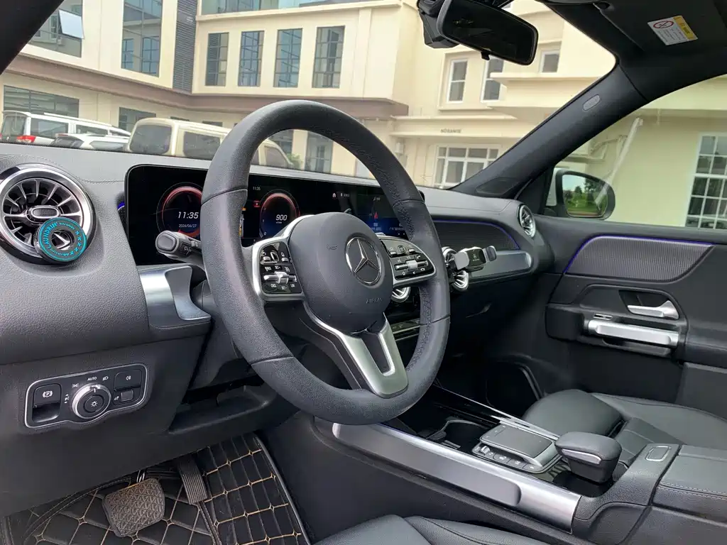 Mercedes-Benz GLB — миниатюра 18