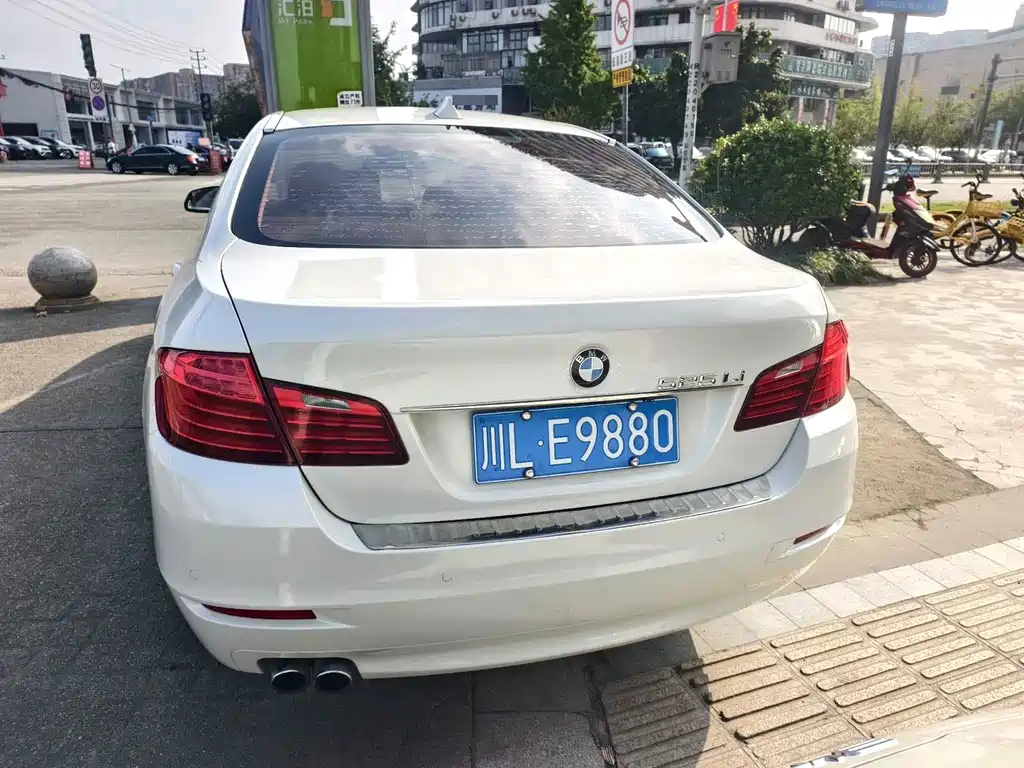 BMW 5 Series — миниатюра 8