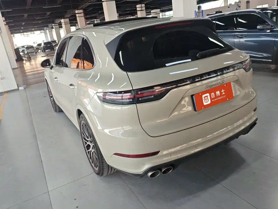 Porsche Cayenne — миниатюра 12