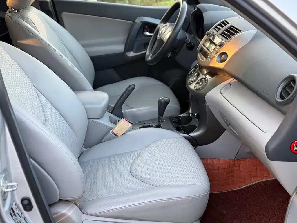 Toyota RAV4 — миниатюра 16
