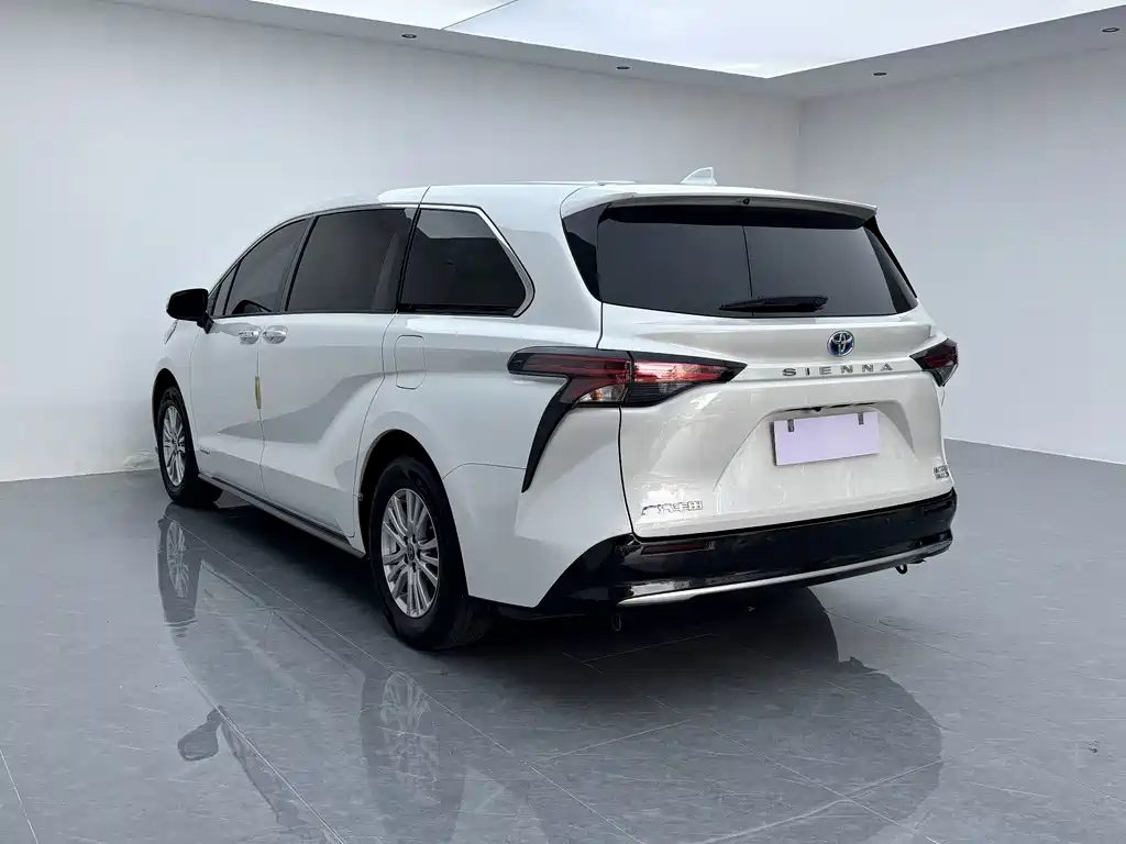 Toyota Sienna — миниатюра 3