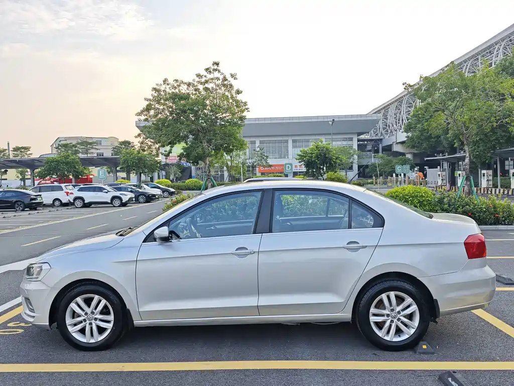 Volkswagen Jetta — миниатюра 4