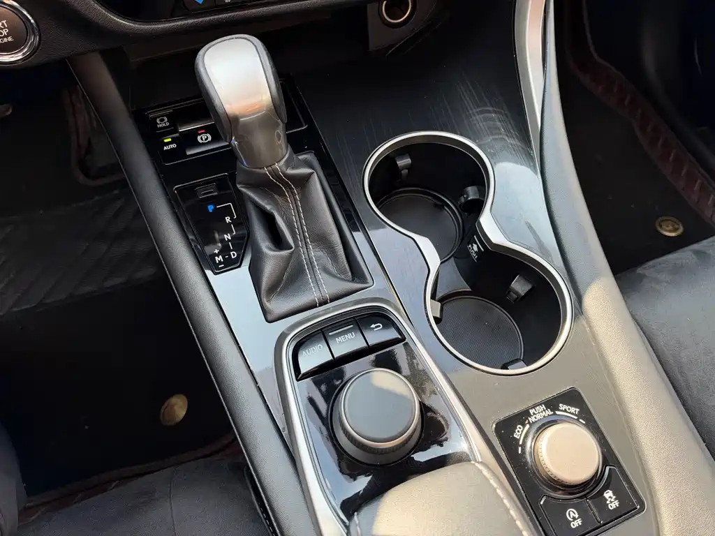 Lexus RX — миниатюра 16