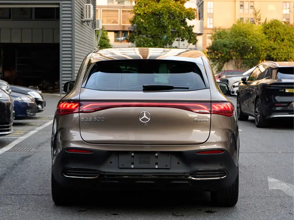 Mercedes-Benz EQE SUV — миниатюра 5