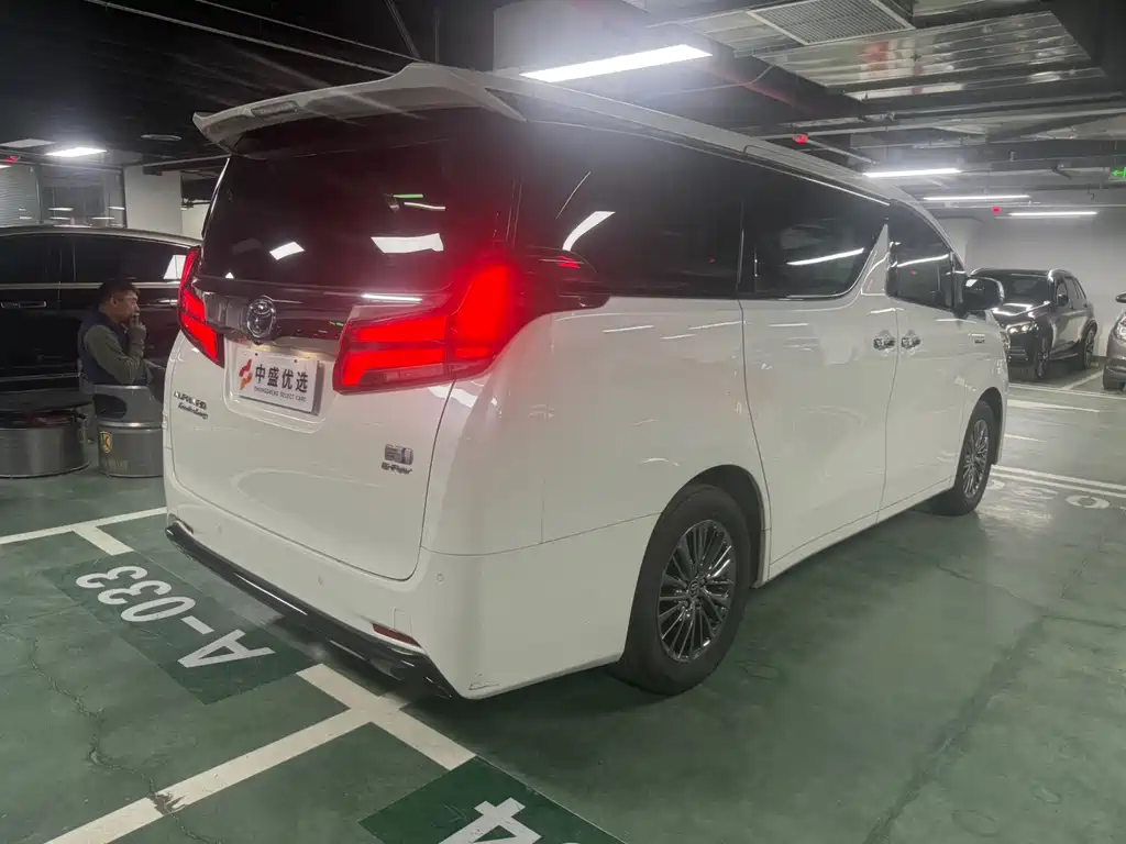 Toyota Alphard — миниатюра 4