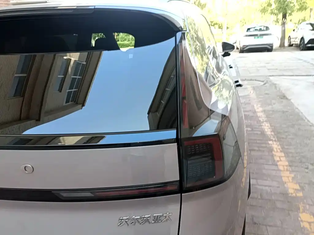 Volvo XC70 PHEV — миниатюра 8