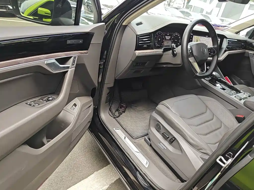 Volkswagen Touareg — миниатюра 16