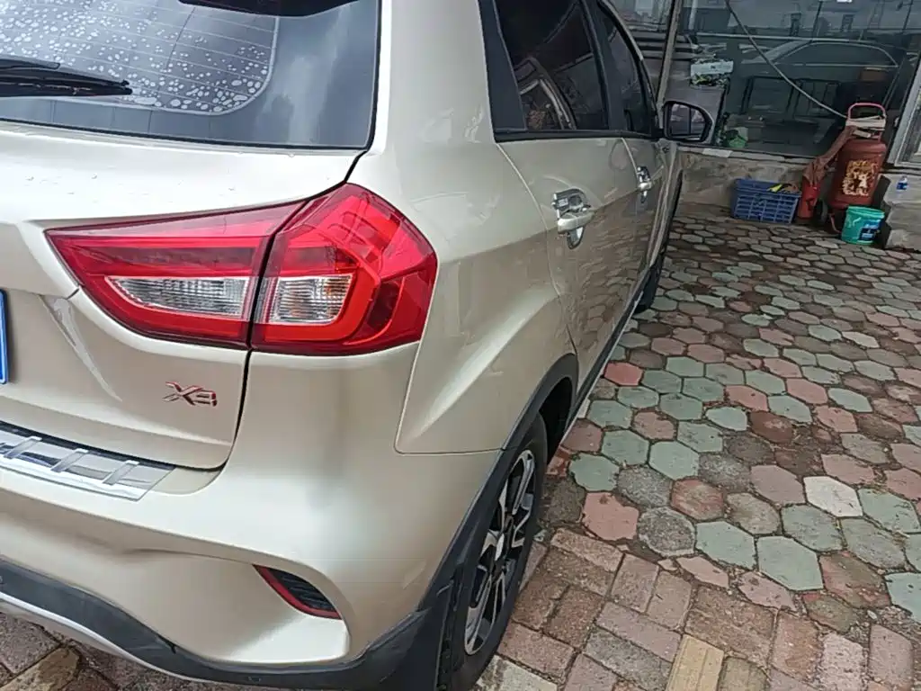 Geely Vision X3 — миниатюра 8