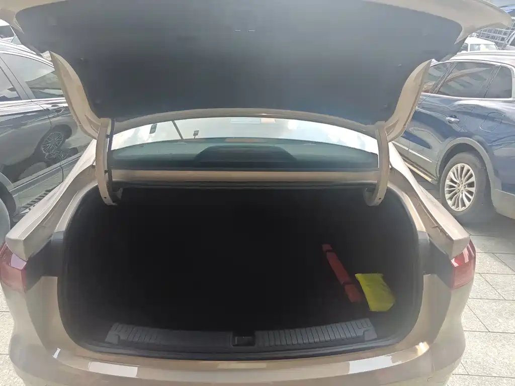Roewe i6 — миниатюра 12