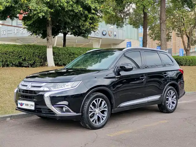 mitsubishi outlander
