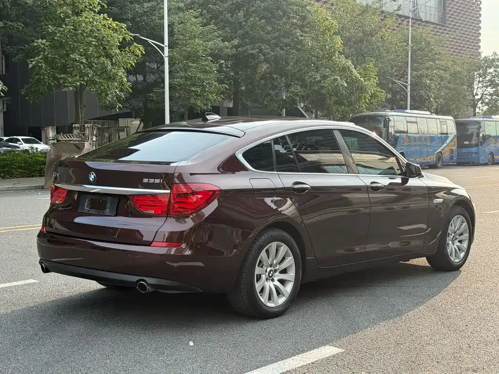 BMW 5 Series GT — миниатюра 4