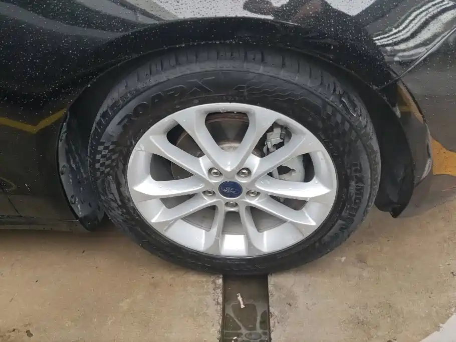 Ford Mondeo — миниатюра 6