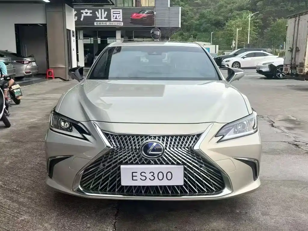 Lexus ES — миниатюра 2
