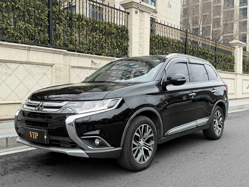 MITSUBISHI OUTLANDER