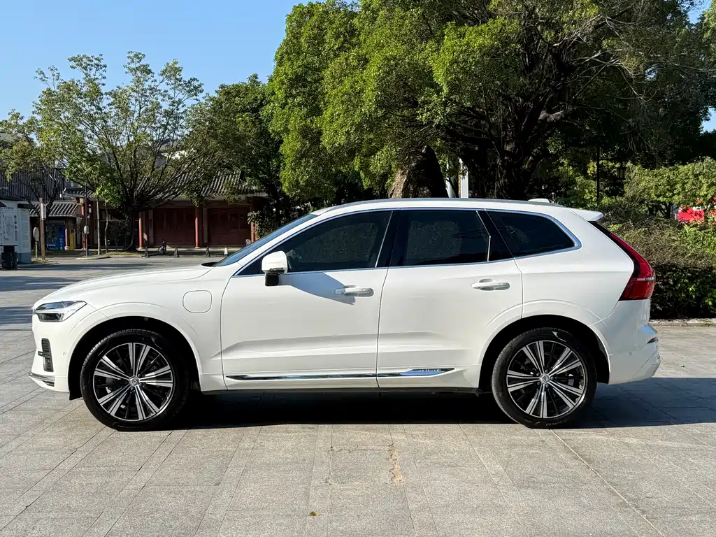Volvo XC60 PHEV — миниатюра 10