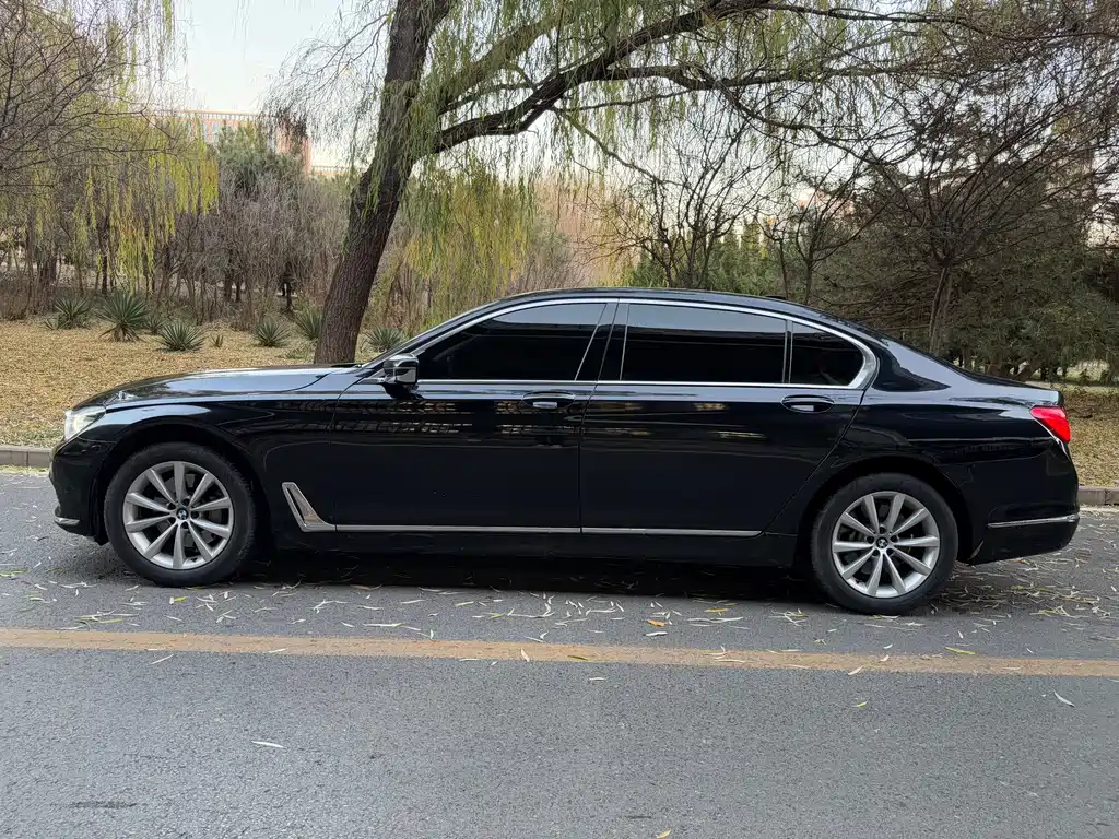 BMW 7 SERIES