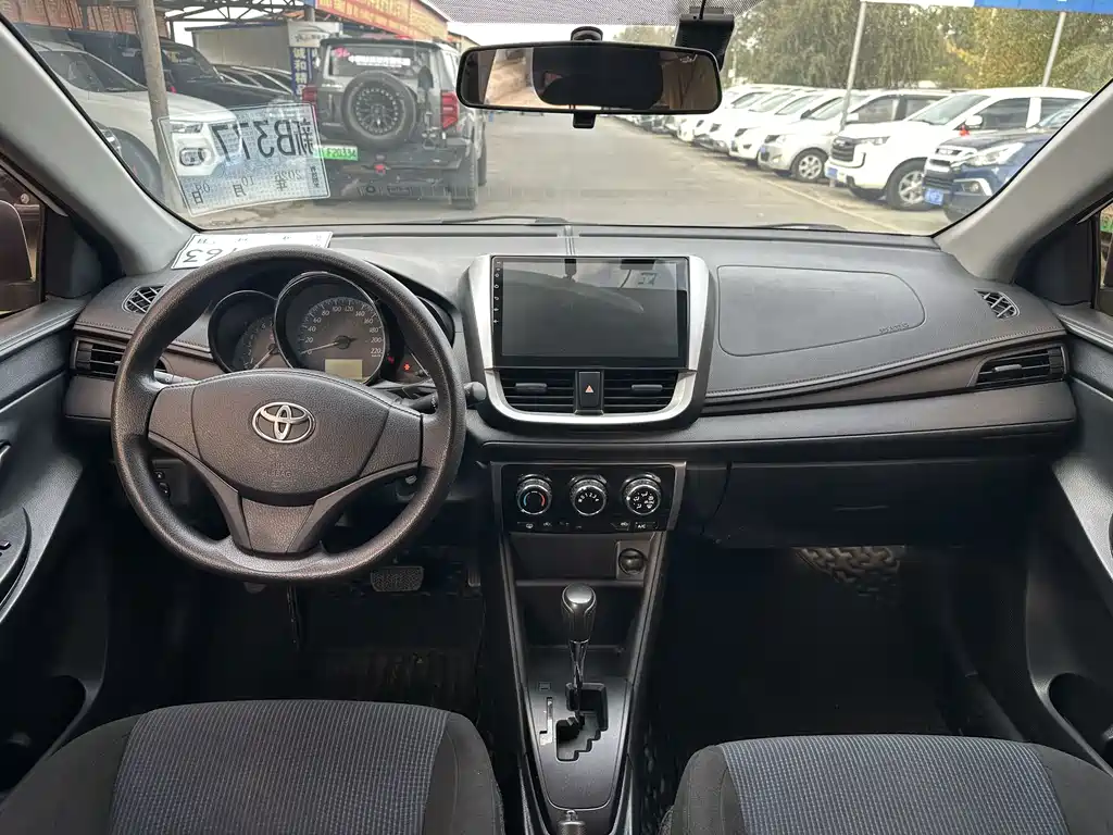 Toyota Yaris L — миниатюра 4