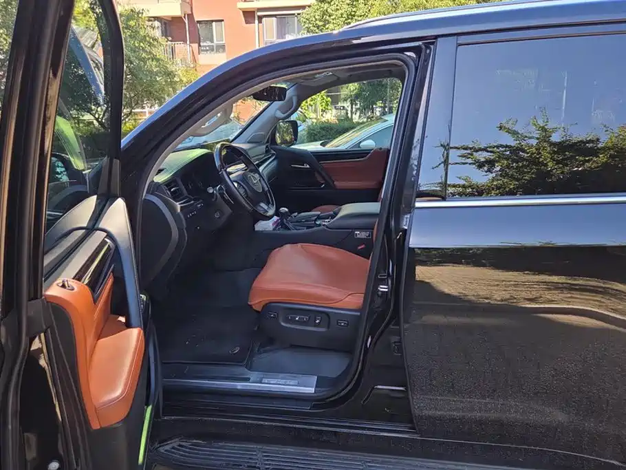 Lexus LX — миниатюра 9