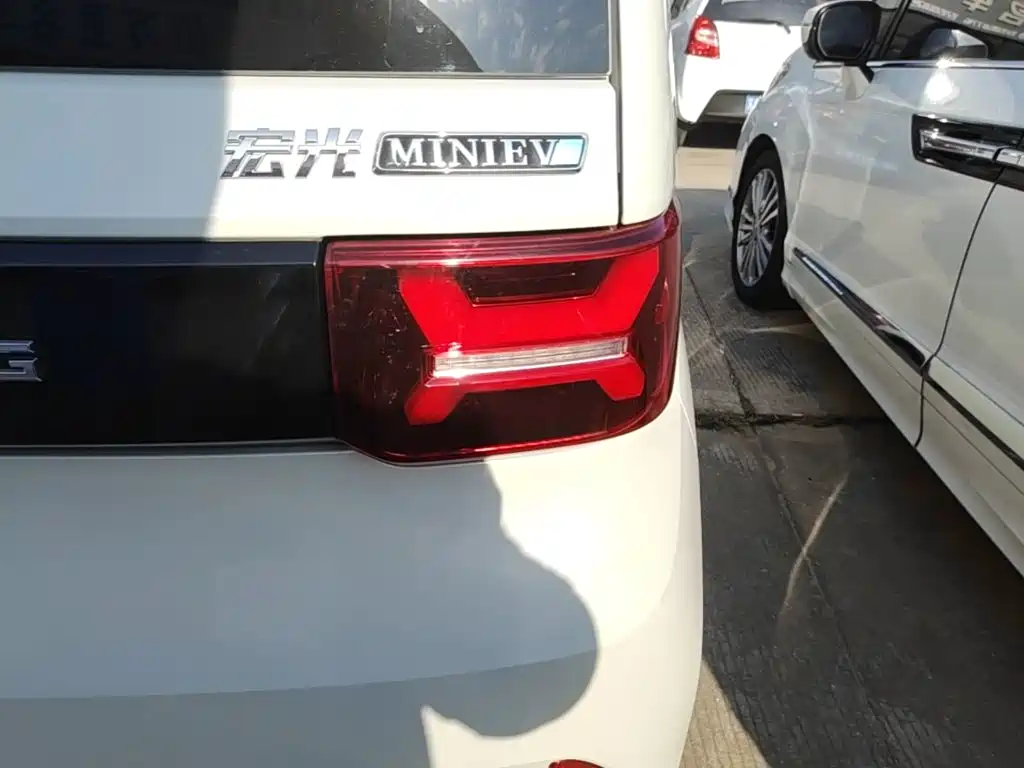 Wuling MINIEV — миниатюра 8