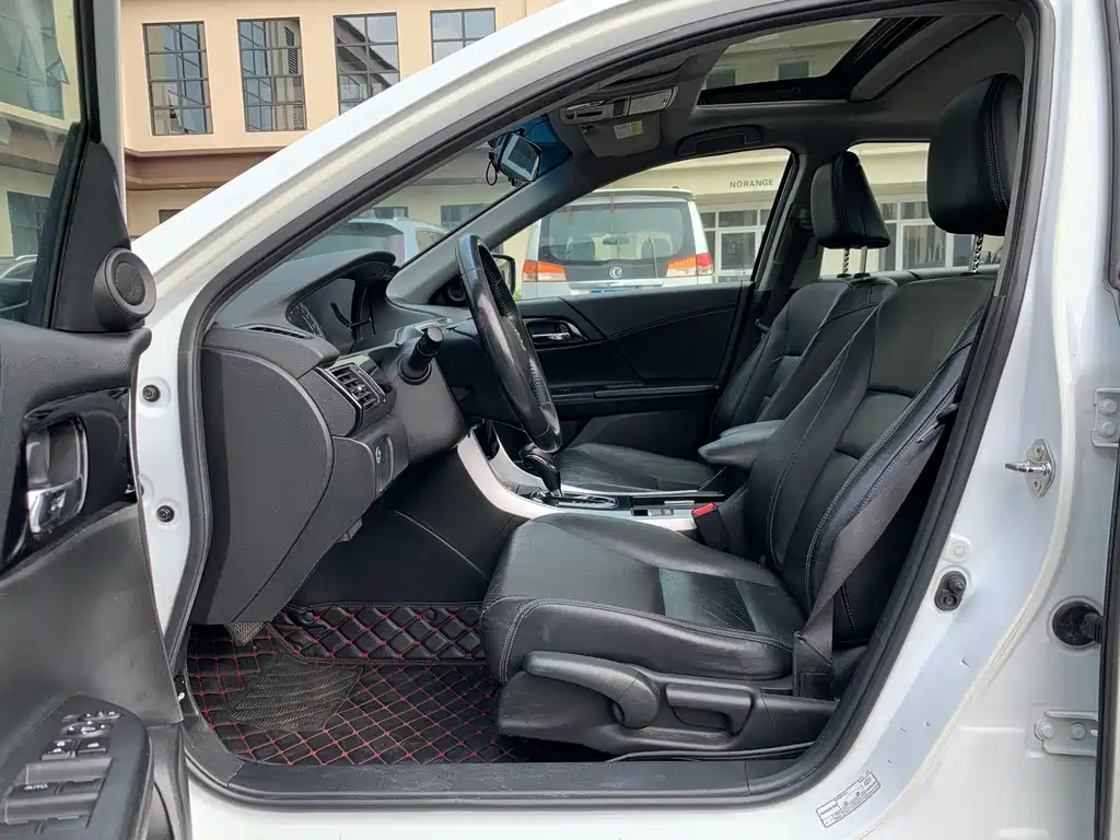 Honda Accord — миниатюра 13