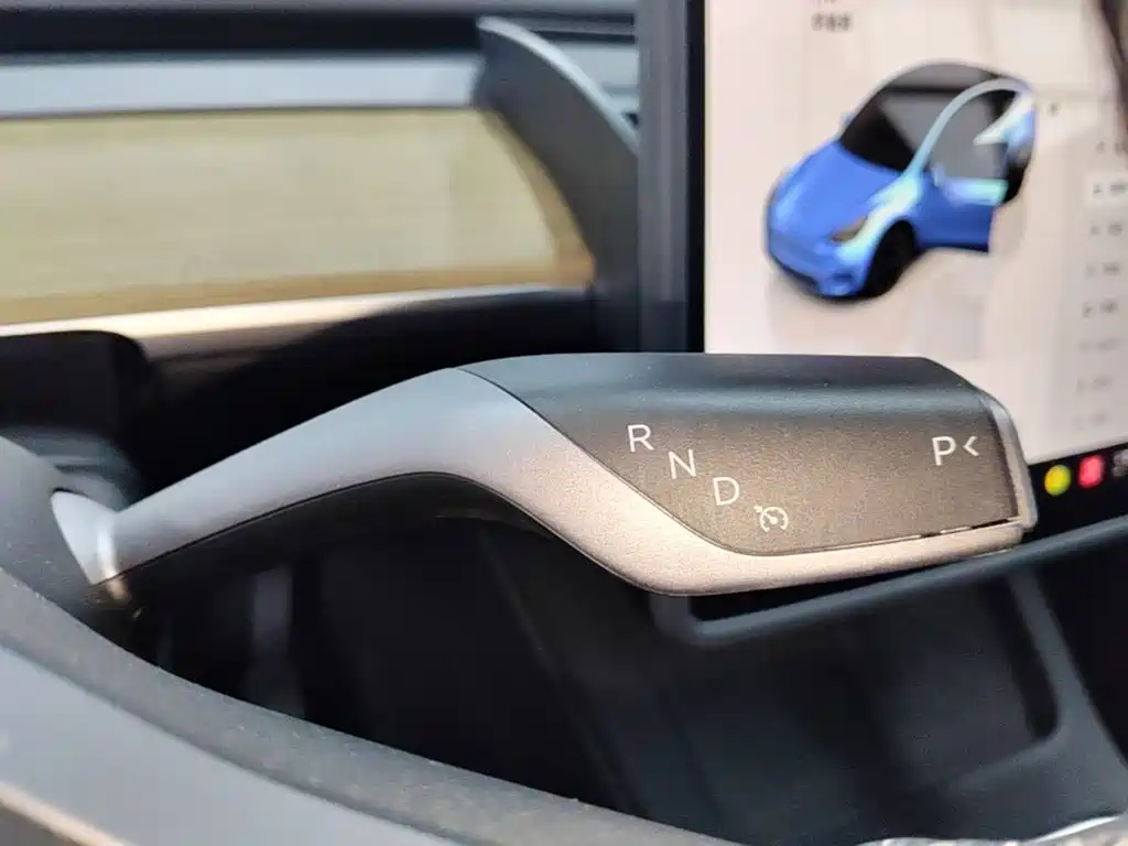 Tesla Model Y — миниатюра 14
