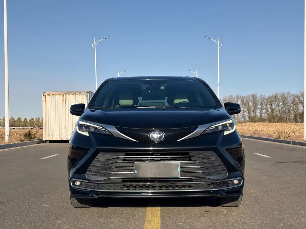 Toyota Sienna — миниатюра 2