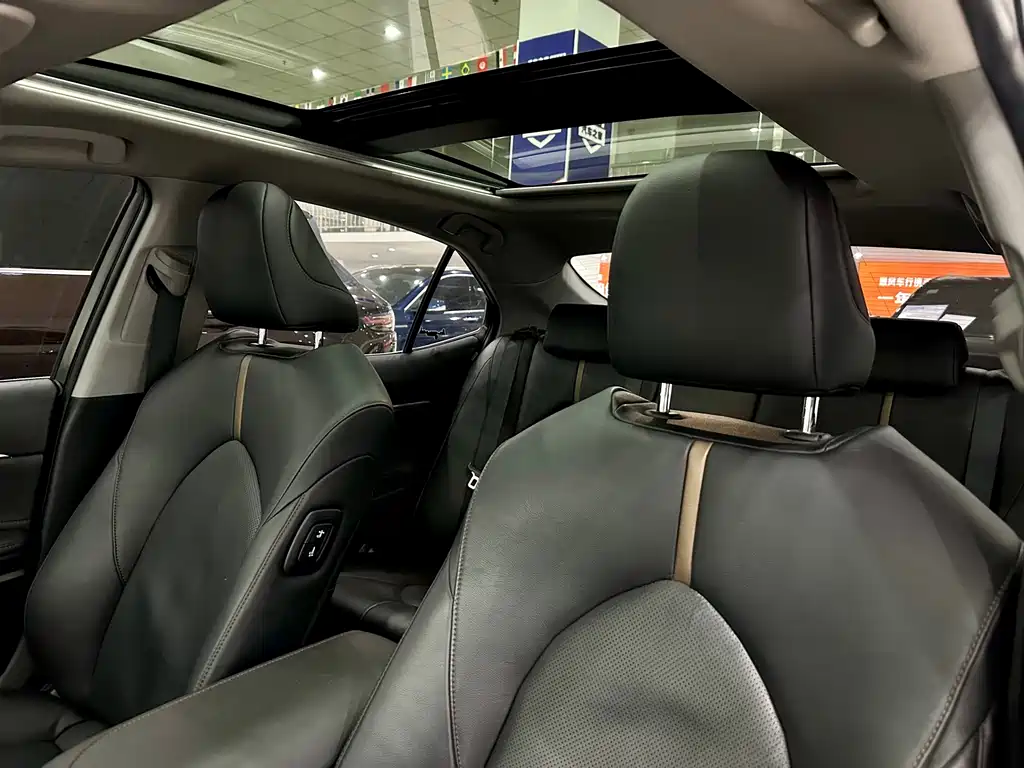 Toyota Camry — миниатюра 7