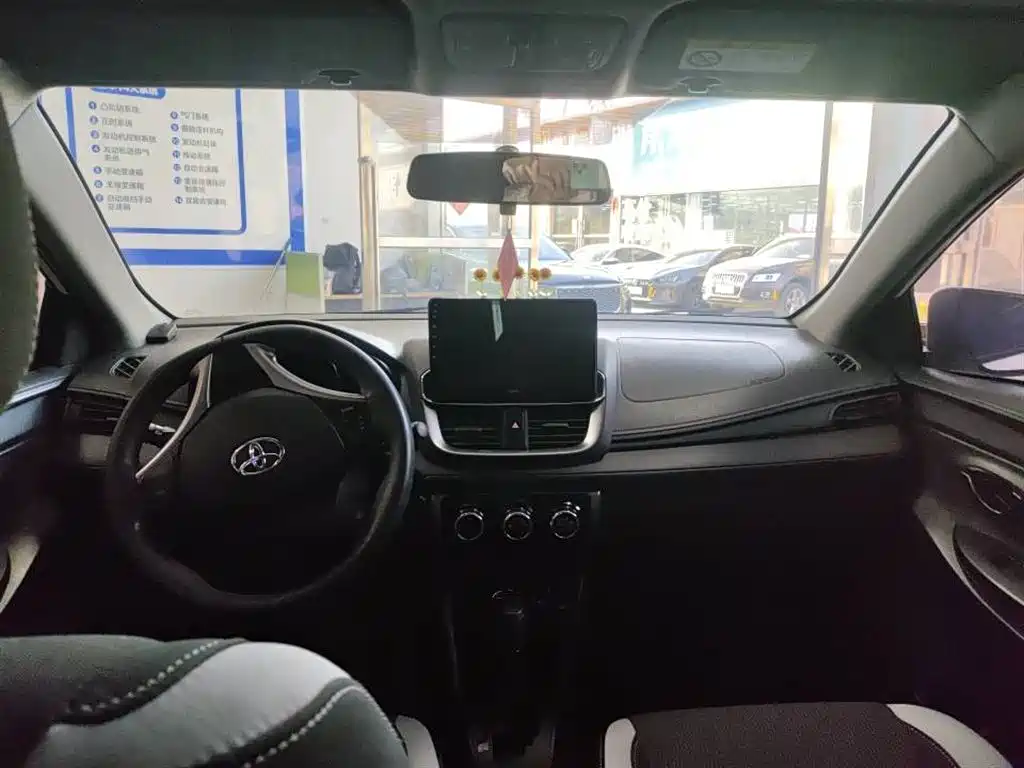 TOYOTA YARIS L ZHIXUAN