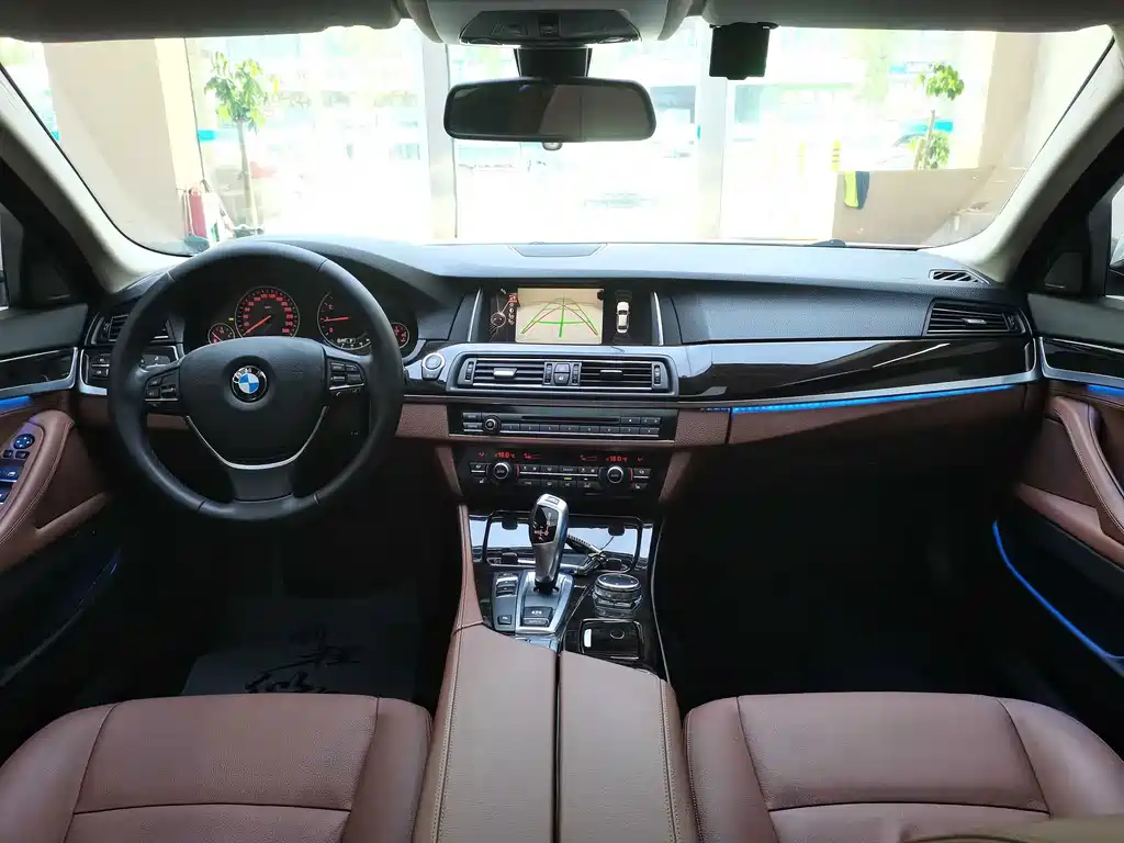 BMW 5 Series — миниатюра 16