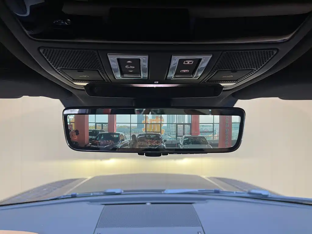 Land Rover Defender — миниатюра 17