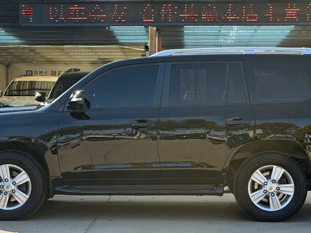 Toyota Land Cruiser — миниатюра 5