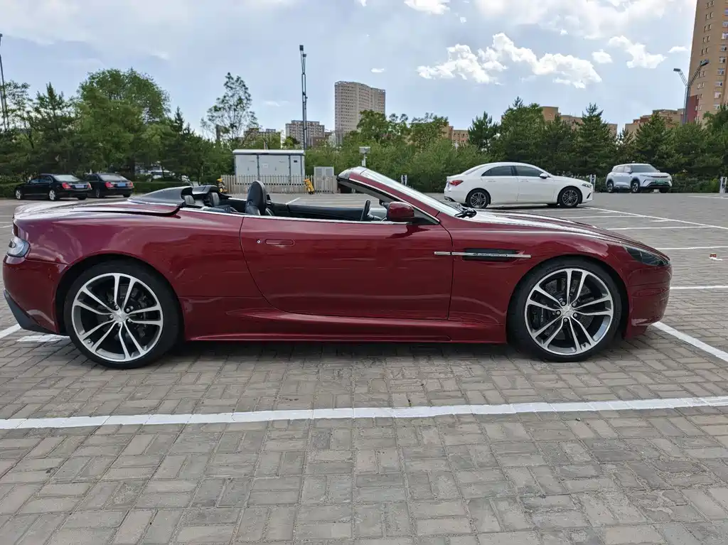 Aston Martin DBS — миниатюра 12