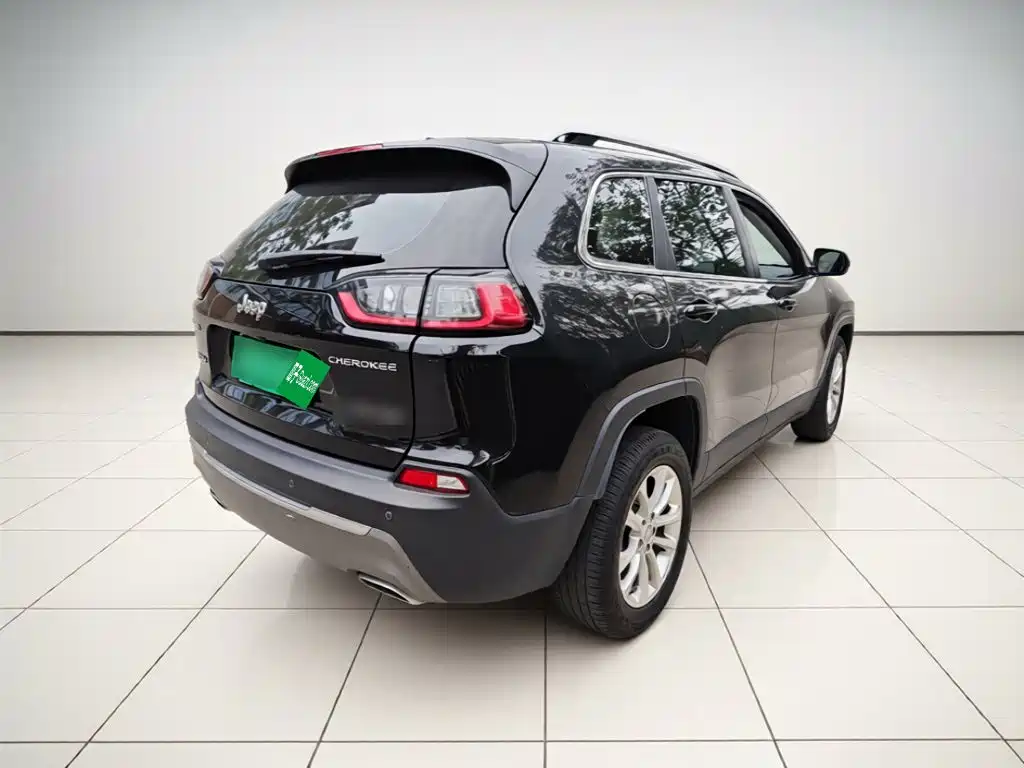 Jeep Cherokee — миниатюра 4
