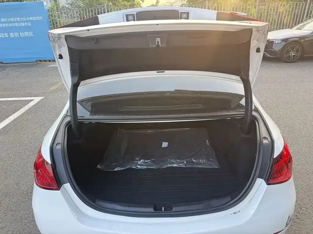 Mercedes-Benz C-Class — миниатюра 7