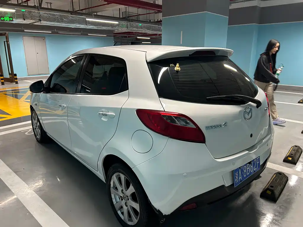 Mazda 2 — миниатюра 4