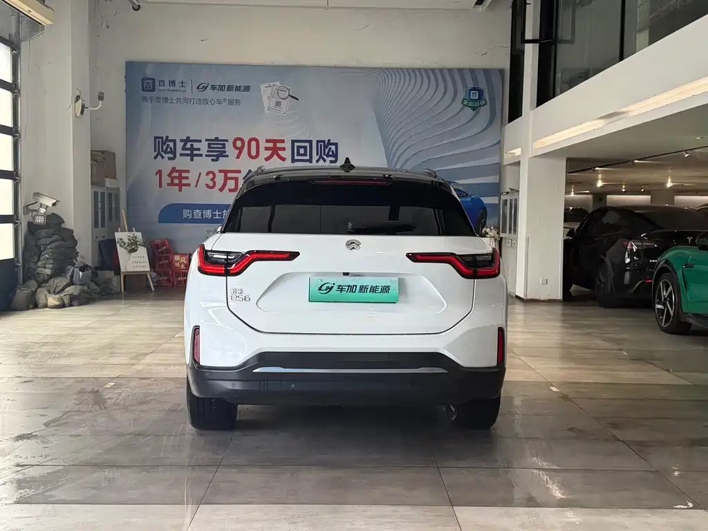 NIO ES6 — миниатюра 8