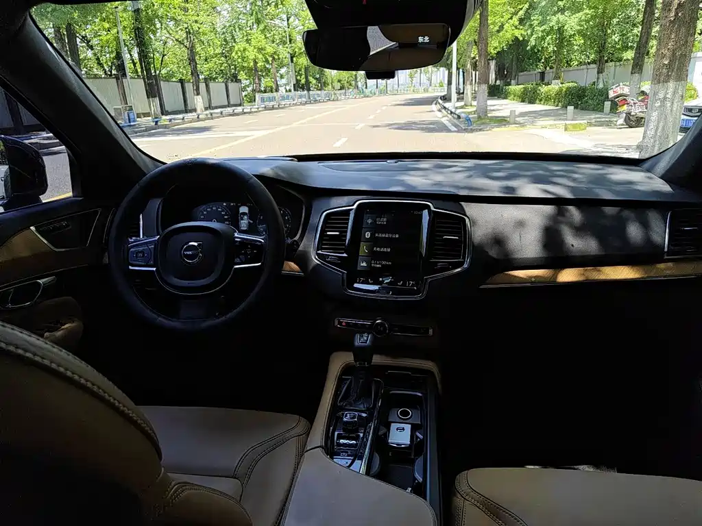 Volvo XC90 2018 T6 7 мест