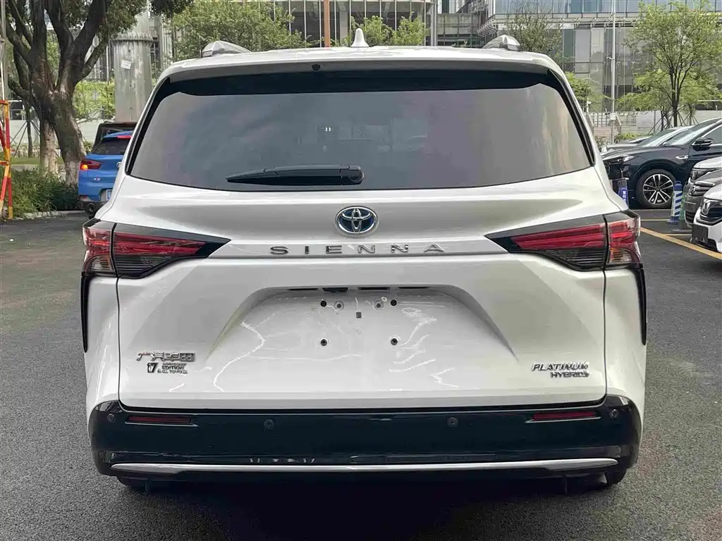 Toyota Sienna — миниатюра 6