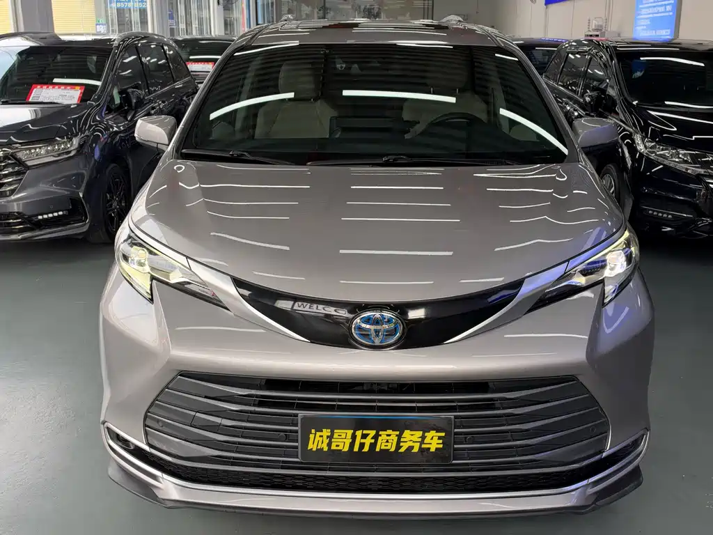 Toyota Sienna — миниатюра 2