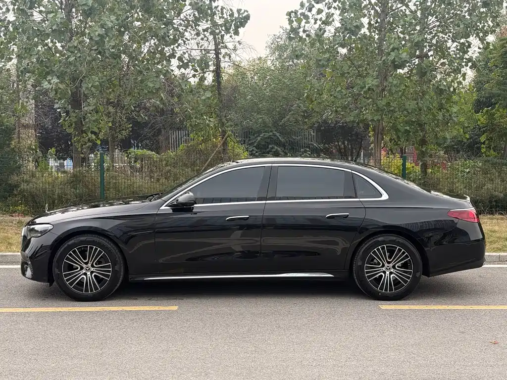 Mercedes-Benz E-Class — миниатюра 11