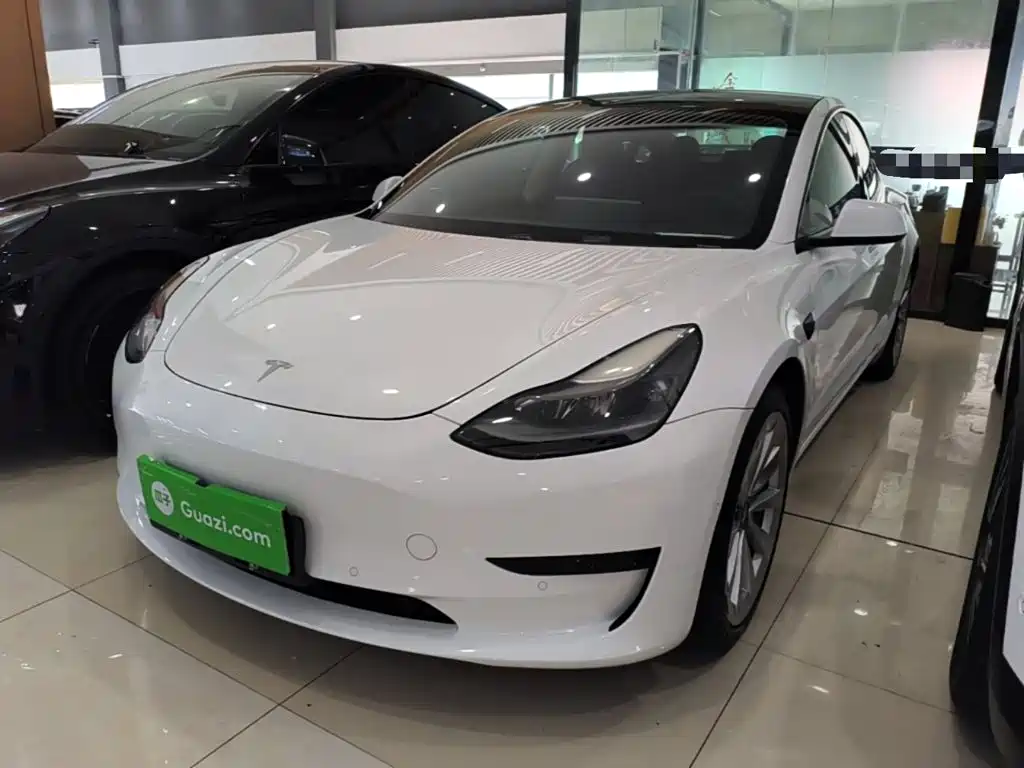 Tesla Model 3 — фото 1