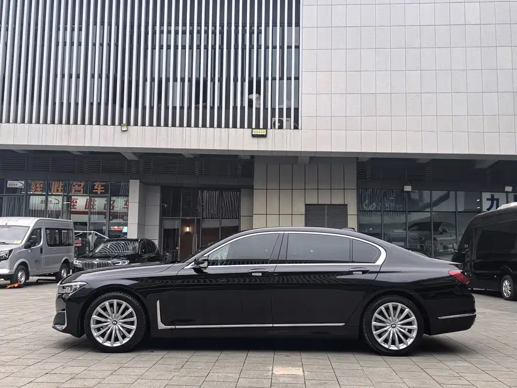 BMW 7 SERIES
